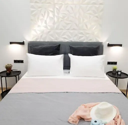 Azalea Suite - 5 Min Drive To Piraeus Port
