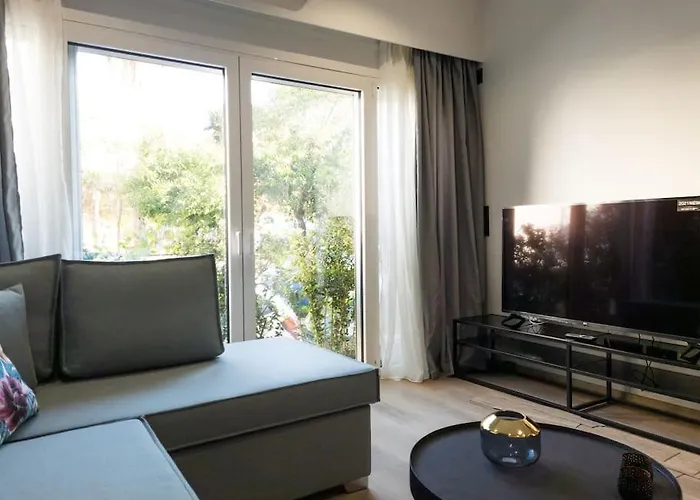 Azalea Suite - 5 Min Drive To Piraeus Port
