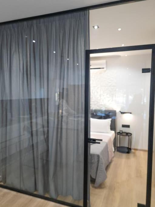 Azalea - 5 Min Drive To Port Apartment