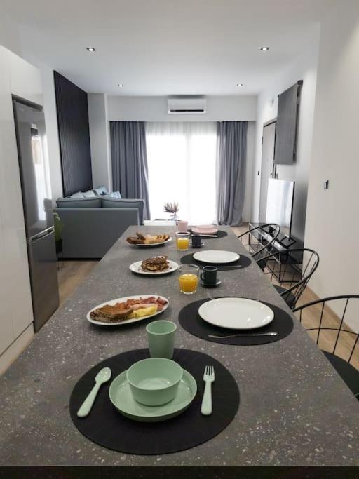 Azalea - 5 Min Drive To Port Appartement Piraeus