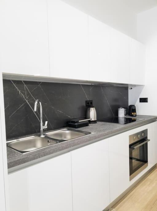 Azalea - 5 Min Drive To Port Apartment *